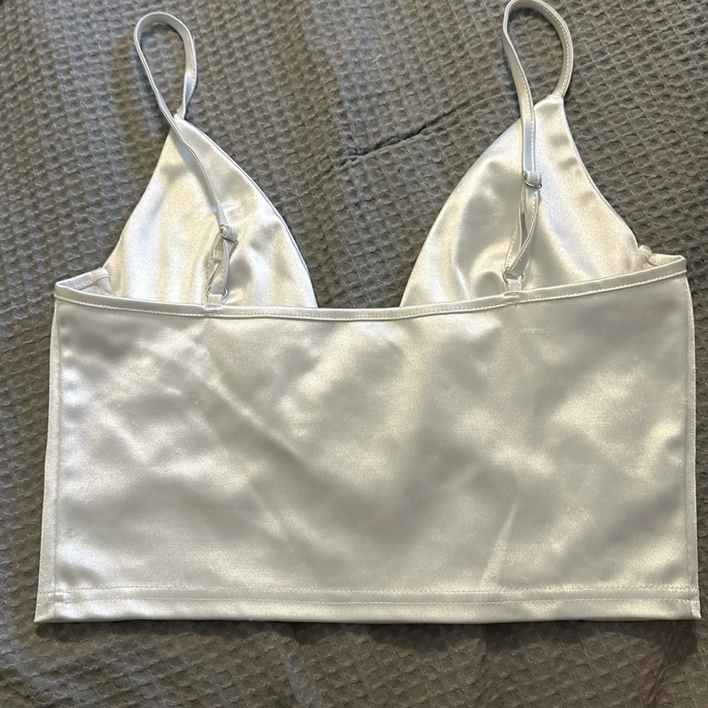 Satin crop top - Picture 2 of 3